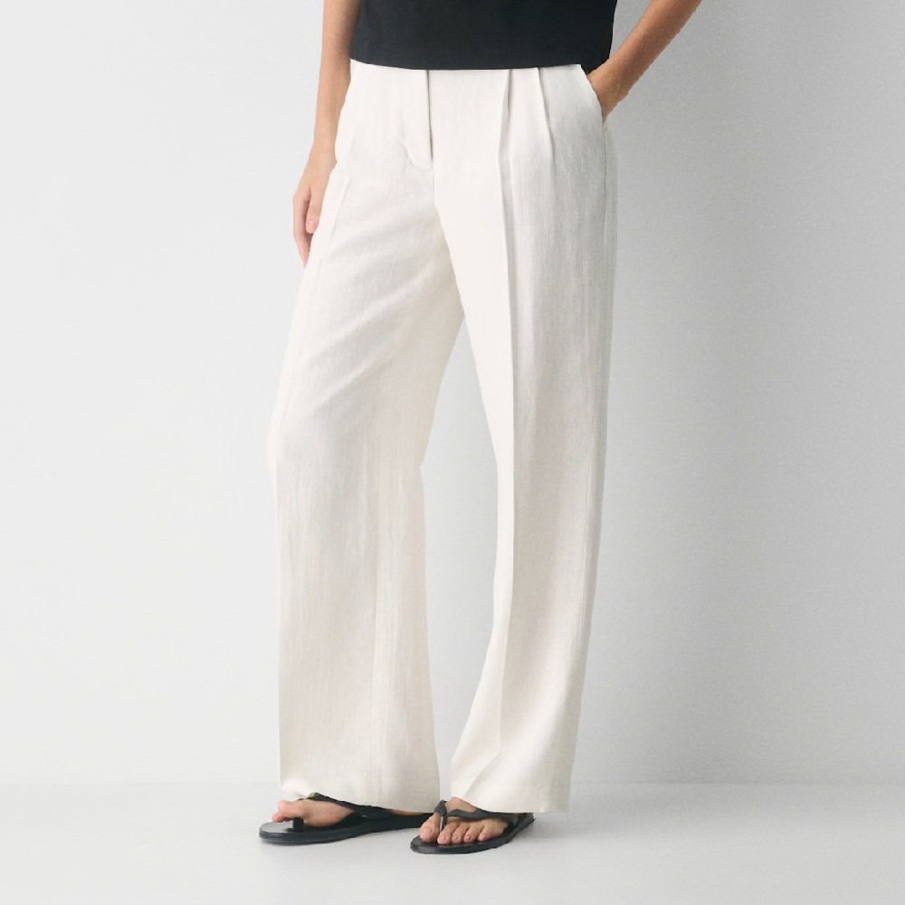 Aritzia The Effortless Pant in linen